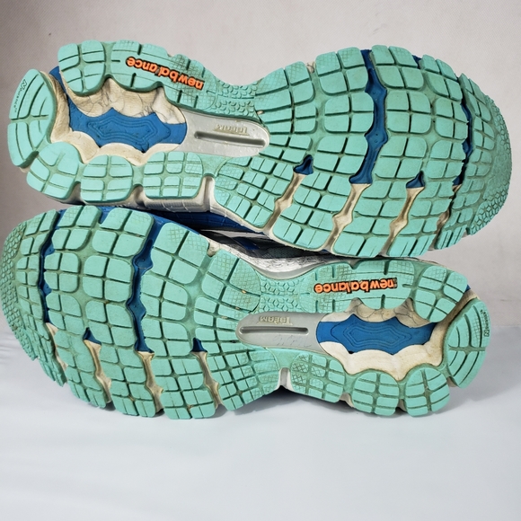 New Balance Women's Sz 8 Silver Blue Asym - Picture 5 of 6